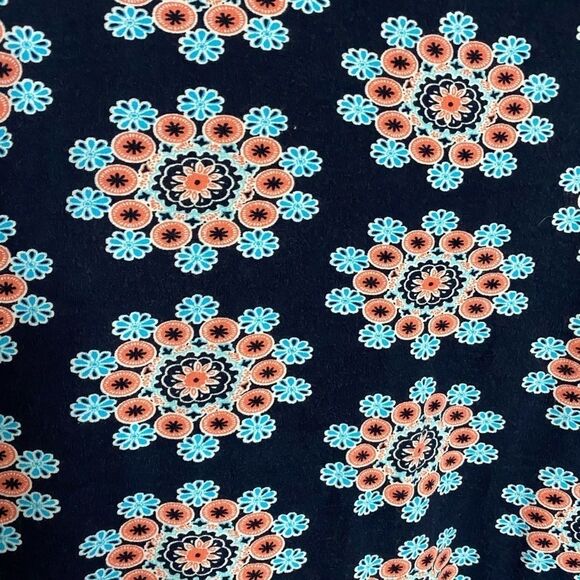 Crown & Ivy Plus Size Scallop Hem Ponte Tank Size 1X - Picture 5 of 8